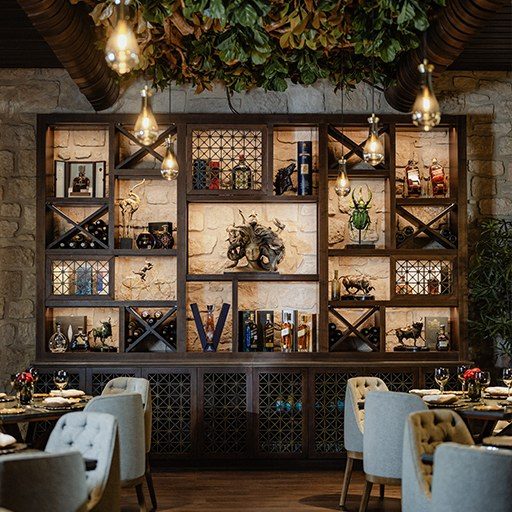 Barra de mezcales y licores en el comedor de Marogui