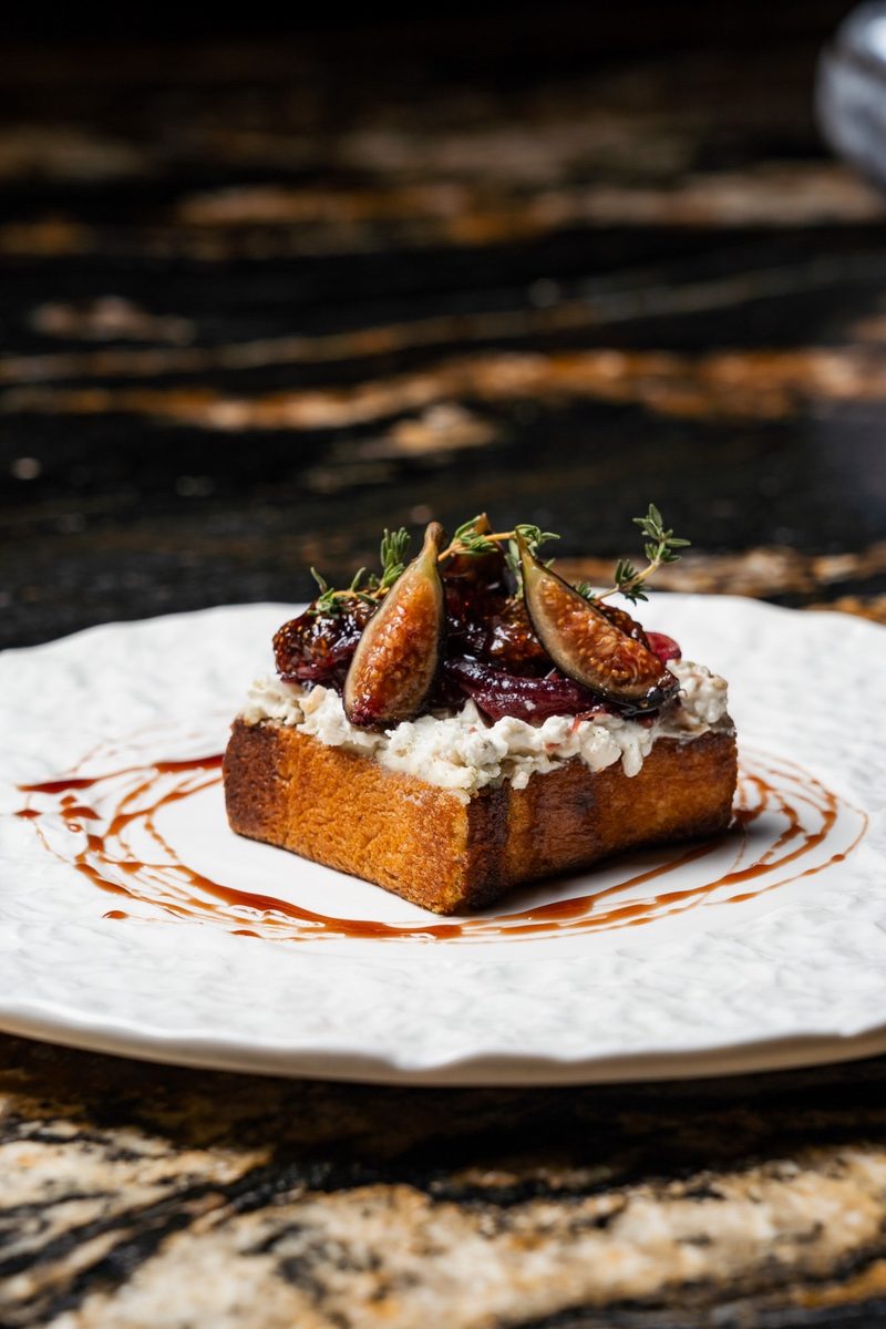 Postre de higos y queso de cabra con reducción, Marogui